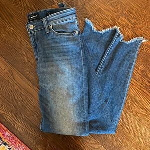 LIKE NEW Lucky Brand Skinny Jeans